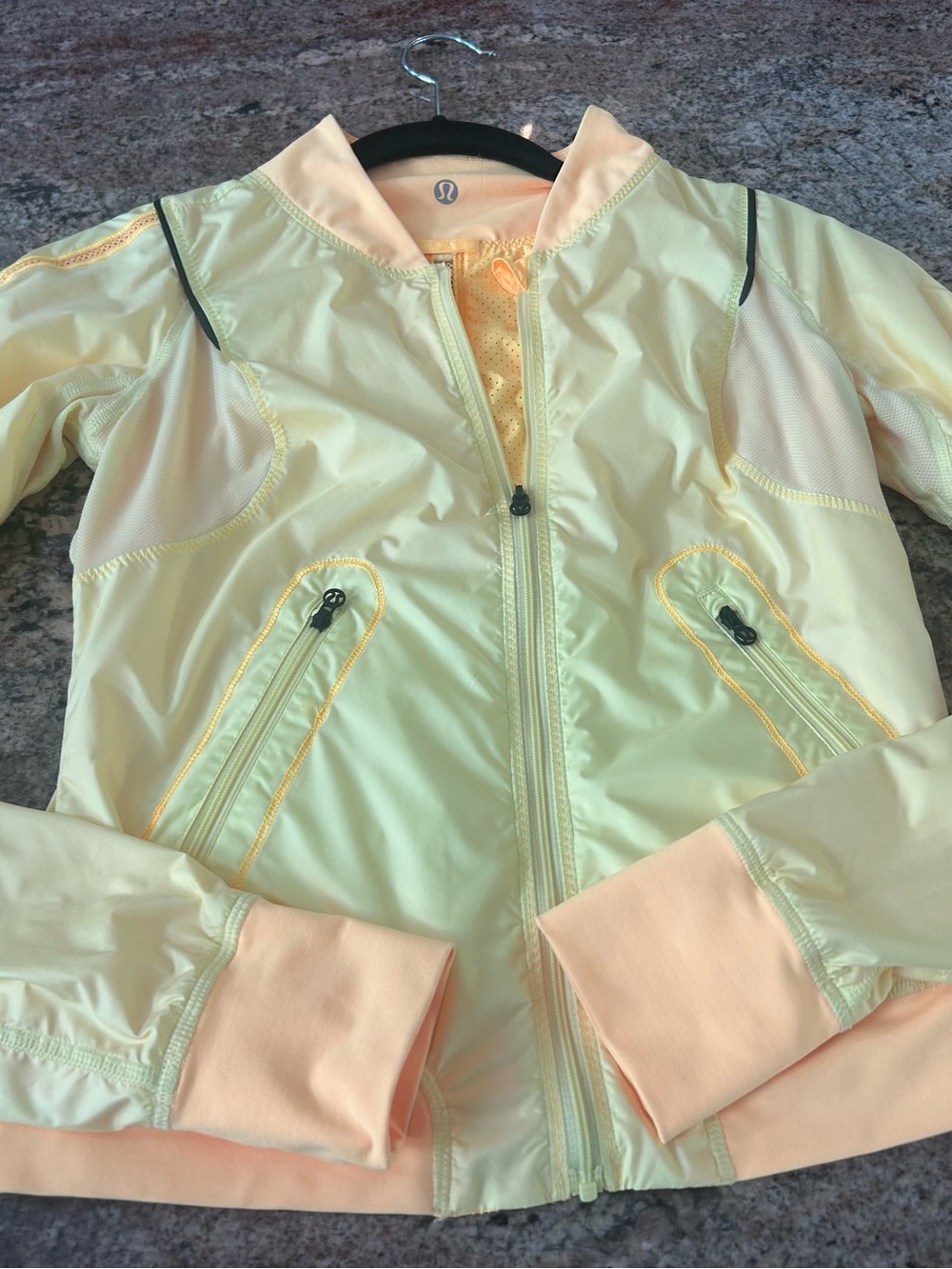 Lululemon light run jacket 
Reversible sz 4 euc - Picture 5 of 9